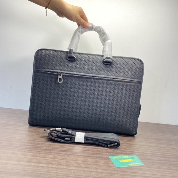 ボッテガヴェネタバッグ正面デザイン